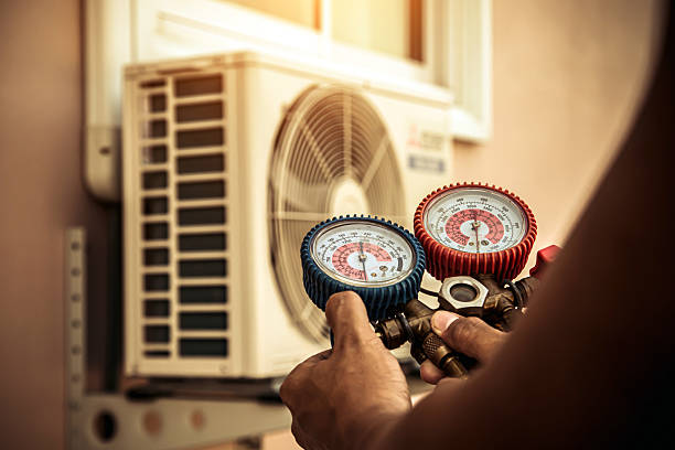 Professional Hvac technician working in Duplessis, LA